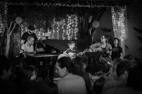 momentos do sarau voice na escola Voice no Brooklin SP apresentações artísticas com registro em foto e vídeo profissional
'