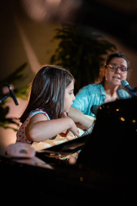 momentos do sarau voice na escola Voice no Brooklin SP apresentações artísticas com registro em foto e vídeo profissional
'