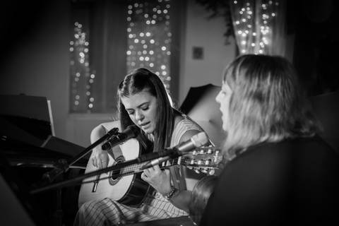 momentos do sarau voice na escola Voice no Brooklin SP apresentações artísticas com registro em foto e vídeo profissional
'