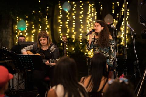 momentos do sarau voice na escola Voice no Brooklin SP apresentações artísticas com registro em foto e vídeo profissional
'