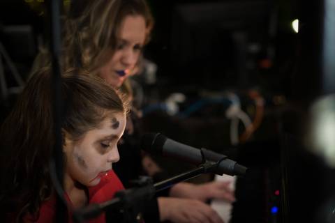 momentos do sarau voice na escola Voice no Brooklin SP apresentações artísticas com registro em foto e vídeo profissional
'