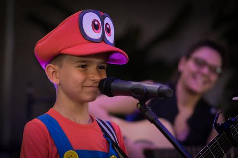 momentos do sarau voice na escola Voice no Brooklin SP apresentações artísticas com registro em foto e vídeo profissional
'