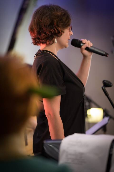 momentos do sarau voice na escola Voice no Brooklin SP apresentações artísticas com registro em foto e vídeo profissional
'