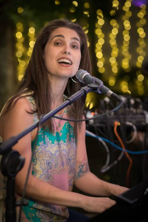 momentos do sarau voice na escola Voice no Brooklin SP apresentações artísticas com registro em foto e vídeo profissional
'