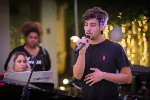 momentos do sarau voice na escola Voice no Brooklin SP apresentações artísticas com registro em foto e vídeo profissional
'