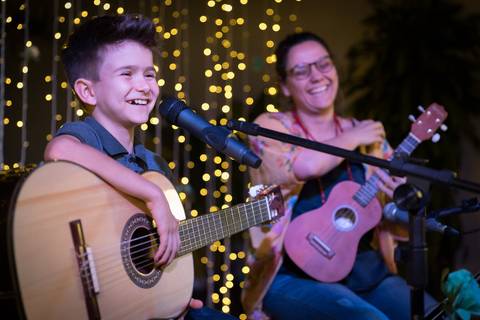momentos do sarau voice na escola Voice no Brooklin SP apresentações artísticas com registro em foto e vídeo profissional
'