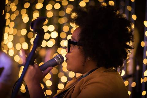 momentos do sarau voice na escola Voice no Brooklin SP apresentações artísticas com registro em foto e vídeo profissional
'