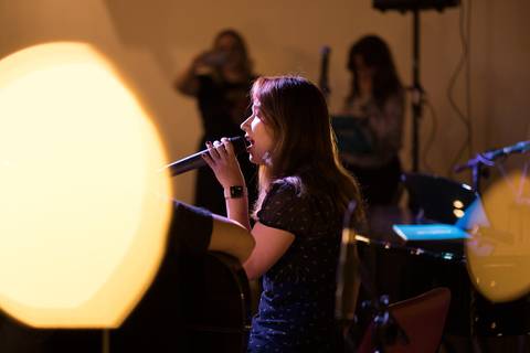 momentos do sarau voice na escola Voice no Brooklin SP apresentações artísticas com registro em foto e vídeo profissional
'