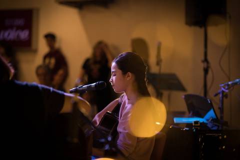 momentos do sarau voice na escola Voice no Brooklin SP apresentações artísticas com registro em foto e vídeo profissional
'