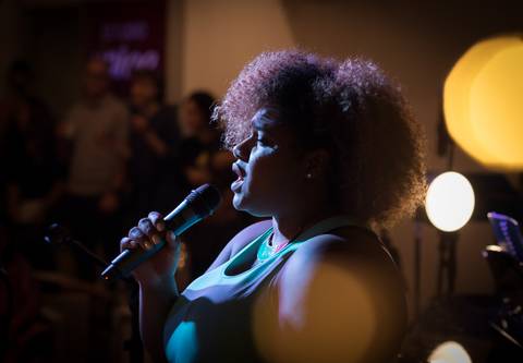 momentos do sarau voice na escola Voice no Brooklin SP apresentações artísticas com registro em foto e vídeo profissional
'