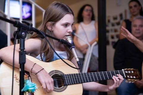 momentos do sarau voice na escola Voice no Brooklin SP apresentações artísticas com registro em foto e vídeo profissional
'