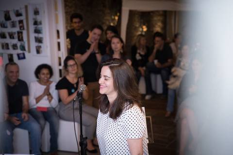 momentos do sarau voice na escola Voice no Brooklin SP apresentações artísticas com registro em foto e vídeo profissional
'