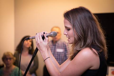momentos do sarau voice na escola Voice no Brooklin SP apresentações artísticas com registro em foto e vídeo profissional
'