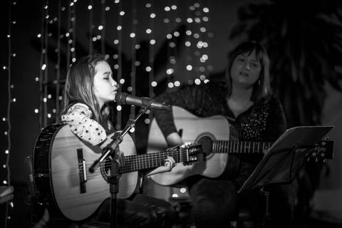 momentos do sarau voice na escola Voice no Brooklin SP apresentações artísticas com registro em foto e vídeo profissional
'