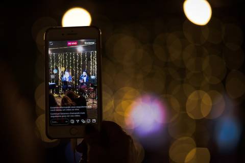 momentos do sarau voice na escola Voice no Brooklin SP apresentações artísticas com registro em foto e vídeo profissional
'