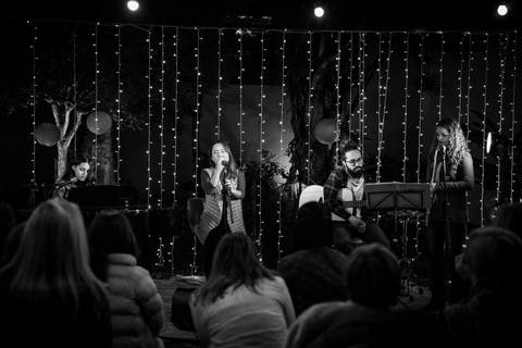 momentos do sarau voice na escola Voice no Brooklin SP apresentações artísticas com registro em foto e vídeo profissional
'