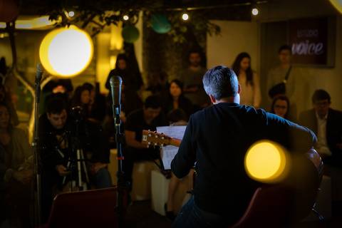 momentos do sarau voice na escola Voice no Brooklin SP apresentações artísticas com registro em foto e vídeo profissional
'