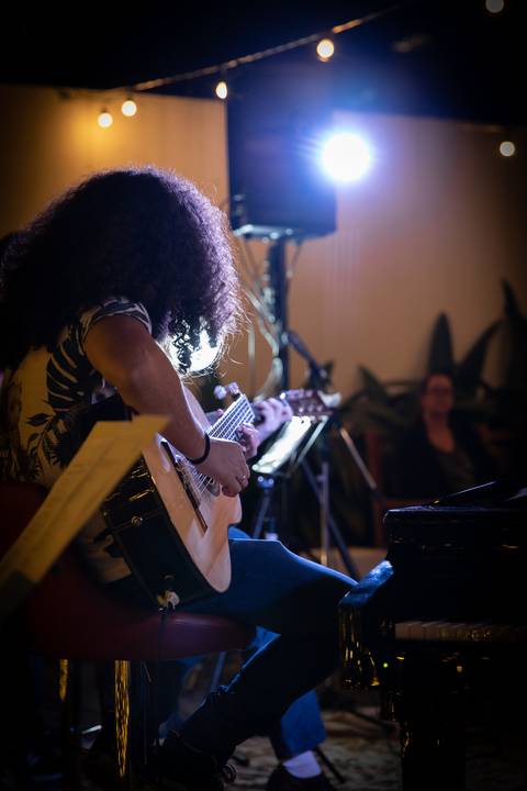 momentos do sarau voice na escola Voice no Brooklin SP apresentações artísticas com registro em foto e vídeo profissional
'