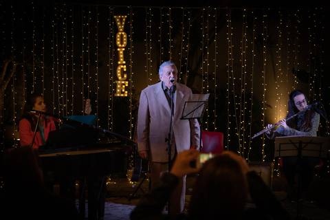 momentos do sarau voice na escola Voice no Brooklin SP apresentações artísticas com registro em foto e vídeo profissional
'