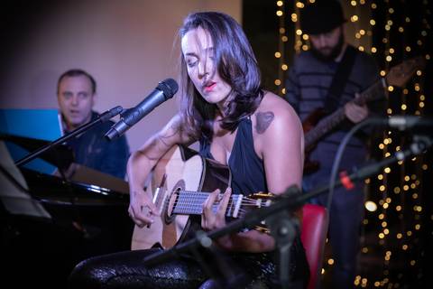 momentos do sarau voice na escola Voice no Brooklin SP apresentações artísticas com registro em foto e vídeo profissional
'