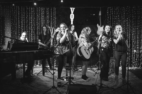 momentos do sarau voice na escola Voice no Brooklin SP apresentações artísticas com registro em foto e vídeo profissional
'