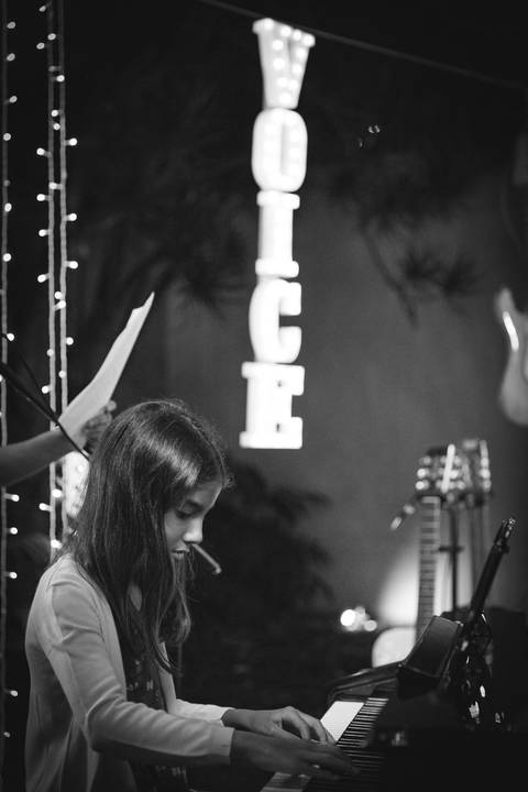 momentos do sarau voice na escola Voice no Brooklin SP apresentações artísticas com registro em foto e vídeo profissional
'