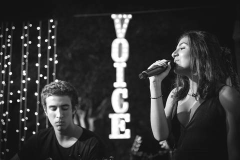 momentos do sarau voice na escola Voice no Brooklin SP apresentações artísticas com registro em foto e vídeo profissional
'