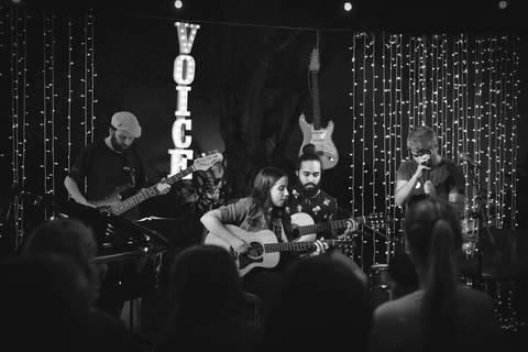 momentos do sarau voice na escola Voice no Brooklin SP apresentações artísticas com registro em foto e vídeo profissional
'