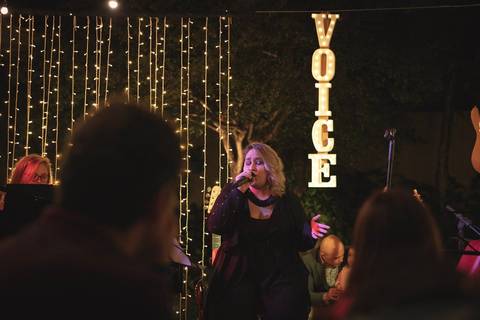 momentos do sarau voice na escola Voice no Brooklin SP apresentações artísticas com registro em foto e vídeo profissional
'