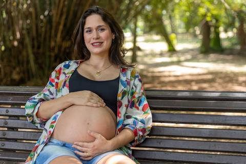 gestante em banco no Jardim Botânico de São Paulo'