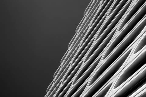 Um retalho da fachada pouco ortodoxa do magnifico museu The Broad, em Los Angeles - California. Os arquitetos que o projetaram referem-se como o 