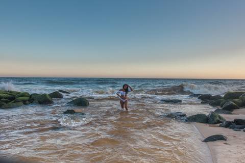 Ensaio feminino na Praia da Macumba, Recreio dos Bandeirantes - RJ.
Modelo Bianca Terra.
Foto no meio do mar'