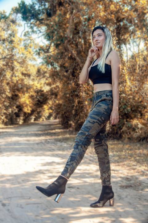 Ensaio feminino no Bosque da Barra, feito na Barra da Tijuca - RJ.
Modelo Larissa Generoso.'