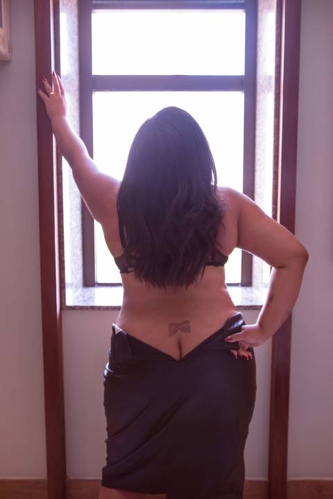 Ensaio sensual feminino feito no hotel corinto, tijuca. RJ.
Mulher tirando a roupa
Modelo Joice Cesar.'