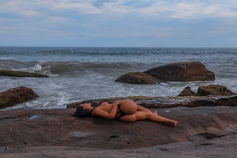 Ensaio sensual na praia do recreio
Foto de maio na praia
Poses para fotos na praia'