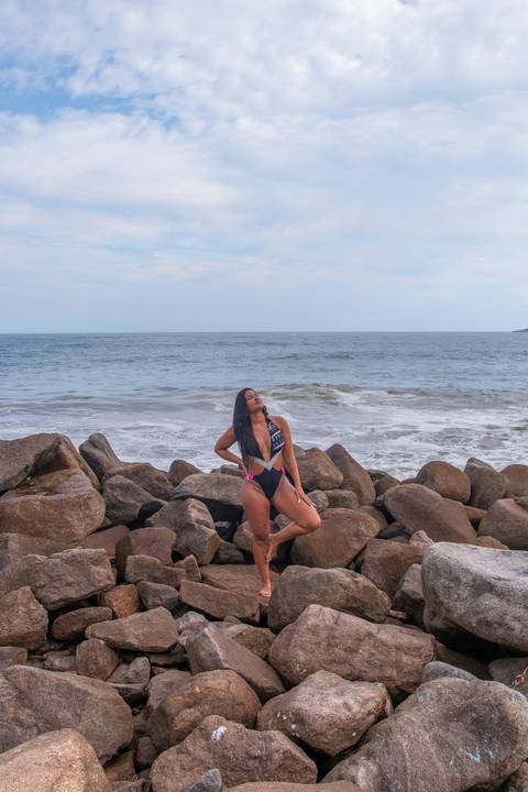 Ensaio sensual na praia do recreio
Foto de maio na praia
Poses para fotos na praia'