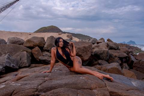 Ensaio sensual na praia do recreio
Foto de maio na praia
Poses para fotos na praia'