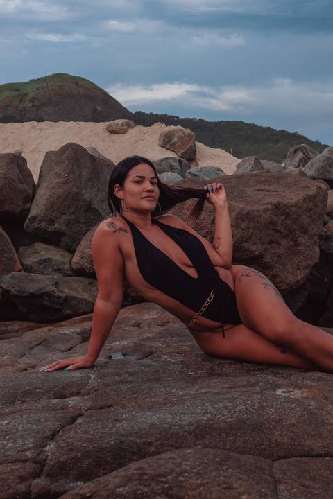 Ensaio sensual na praia do recreio
Foto de maio na praia
Poses para fotos na praia'