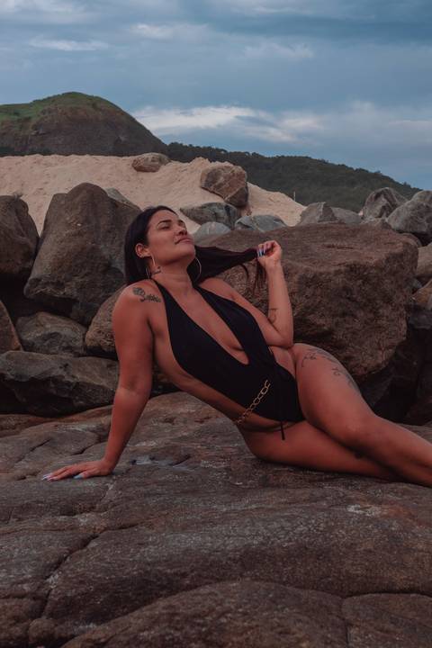 Ensaio sensual na praia do recreio
Foto de maio na praia
Poses para fotos na praia'