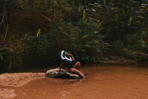 Ensaio feminino de Índia na cachoeira
Floresta da Tijuca - Rio de Janeiro
Fotos de índia da cachoeira
Ensaio fotográfico na cachoeira'