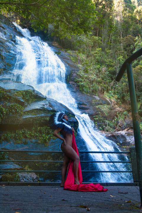 Ensaio feminino de Índia na cachoeira
Floresta da Tijuca - Rio de Janeiro
Fotos de índia da cachoeira
Ensaio fotográfico na cachoeira'