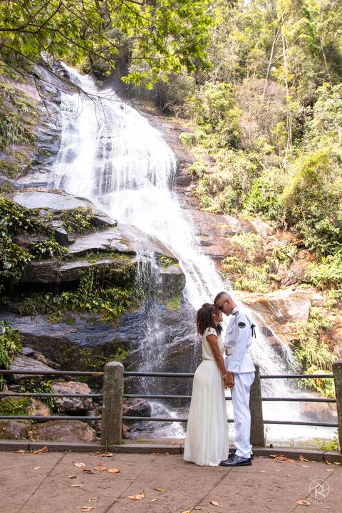 Fotos de ensaio pré-wedding na cachoeira da floresta da tijuca rj
Casamento militar'