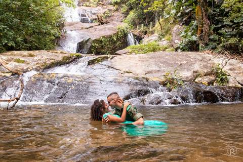 Fotos de ensaio pré-wedding na cachoeira da floresta da tijuca rj
Casamento militar'