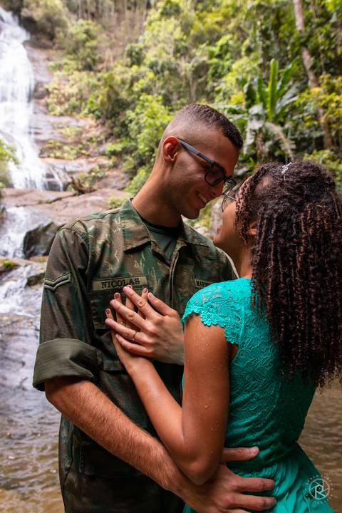 Fotos de ensaio pré-wedding na cachoeira da floresta da tijuca rj
Casamento militar'