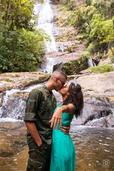Fotos de ensaio pré-wedding na cachoeira da floresta da tijuca rj
Casamento militar'