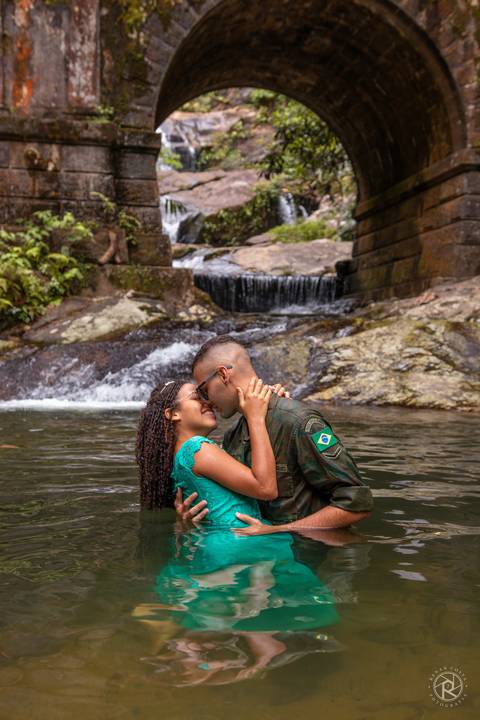 Fotos de ensaio pré-wedding na cachoeira da floresta da tijuca rj
Casamento militar'