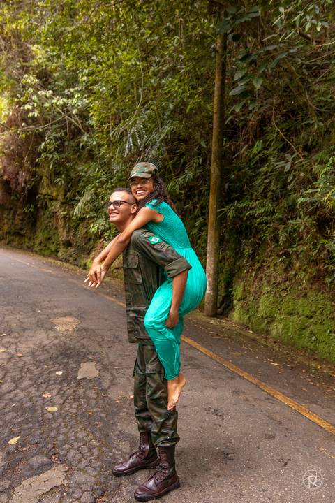 Fotos de ensaio pré-wedding na cachoeira da floresta da tijuca rj
Casamento militar'