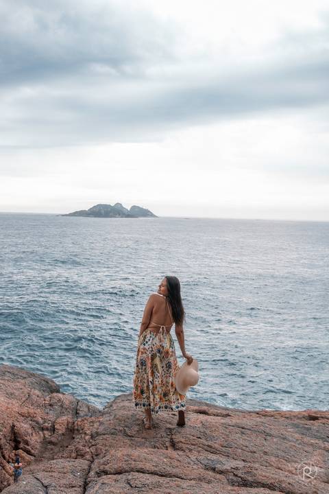 ensaio-mulher-na-praia-da-joatinga'