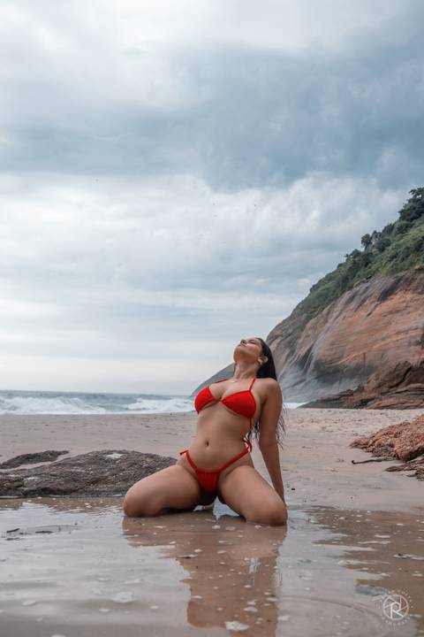 ensaio-mulher-na-praia-da-joatinga'