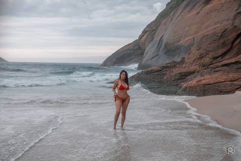 ensaio-mulher-na-praia-da-joatinga'